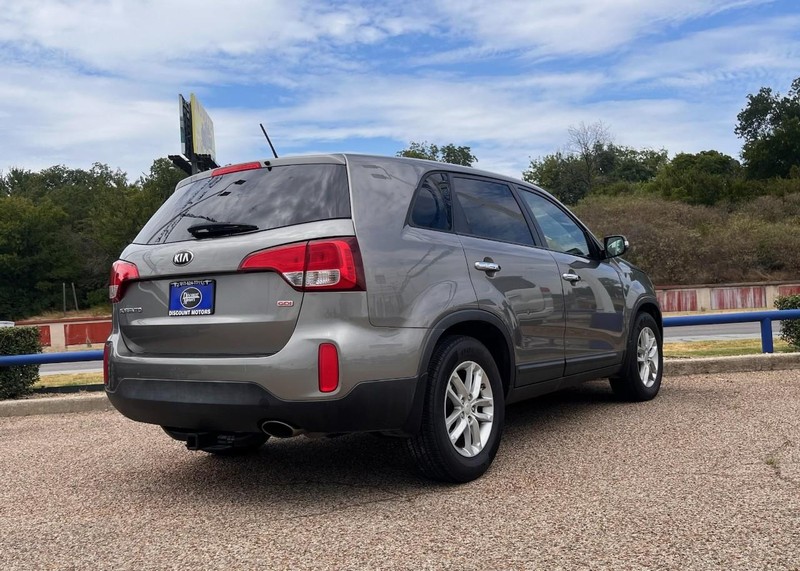 Kia Sorento Vehicle Image 04