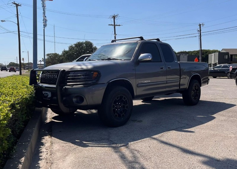 Toyota Tundra Vehicle Image 02