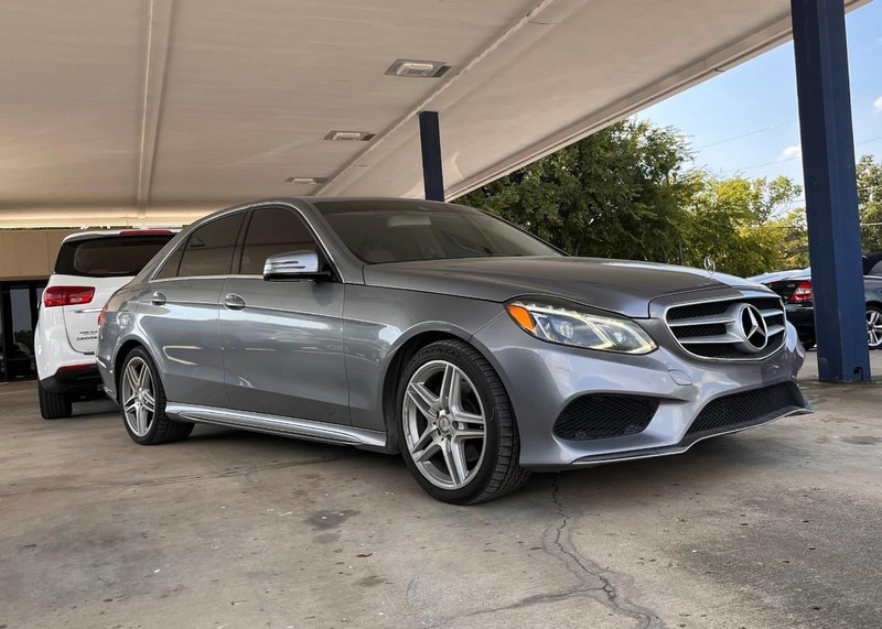 Mercedes-Benz E-Class Vehicle Image 03