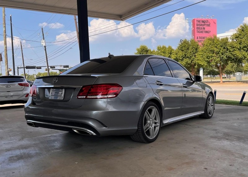 Mercedes-Benz E-Class Vehicle Image 04
