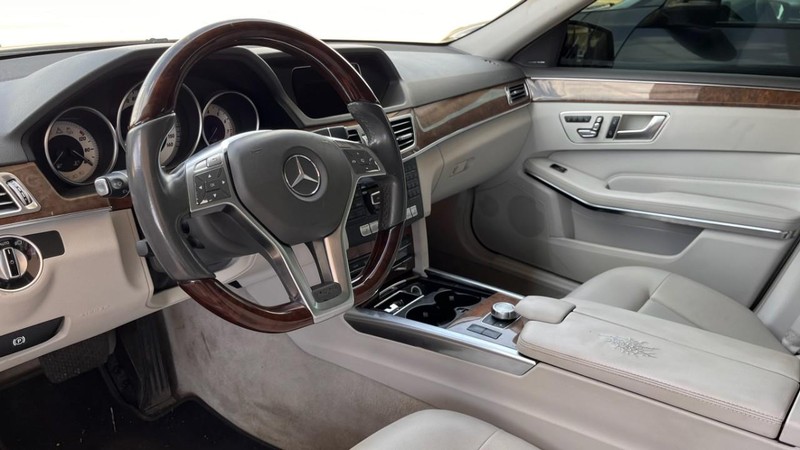 Mercedes-Benz E-Class Vehicle Image 05