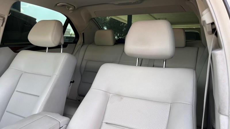 Mercedes-Benz E-Class Vehicle Image 06