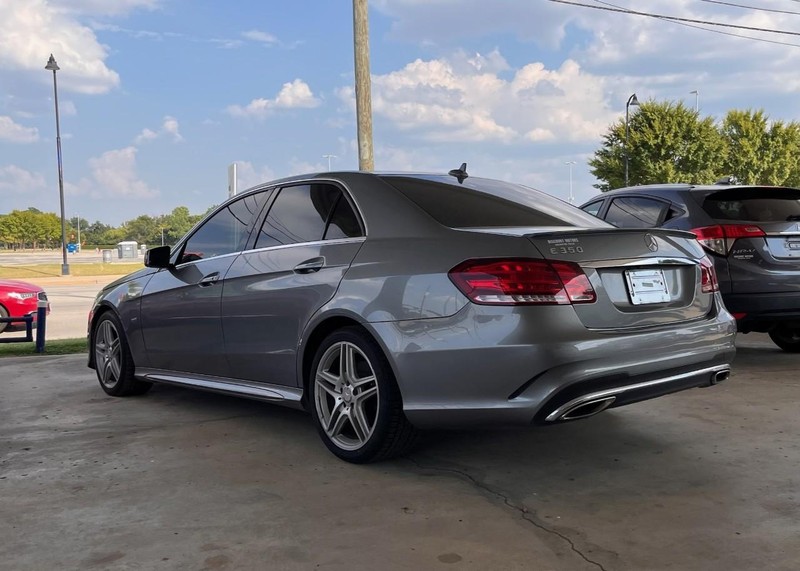 Mercedes-Benz E-Class Vehicle Image 07