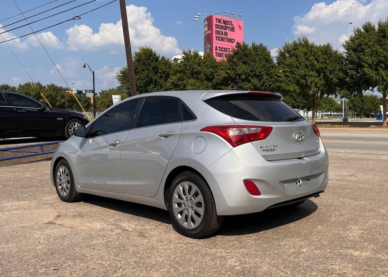 Hyundai Elantra GT Vehicle Image 07