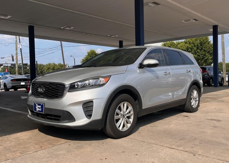 Kia Sorento Vehicle Image 02