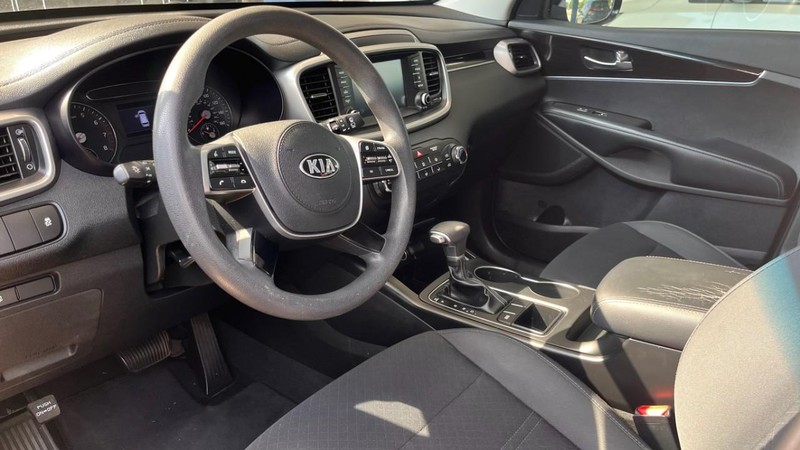 Kia Sorento Vehicle Image 05