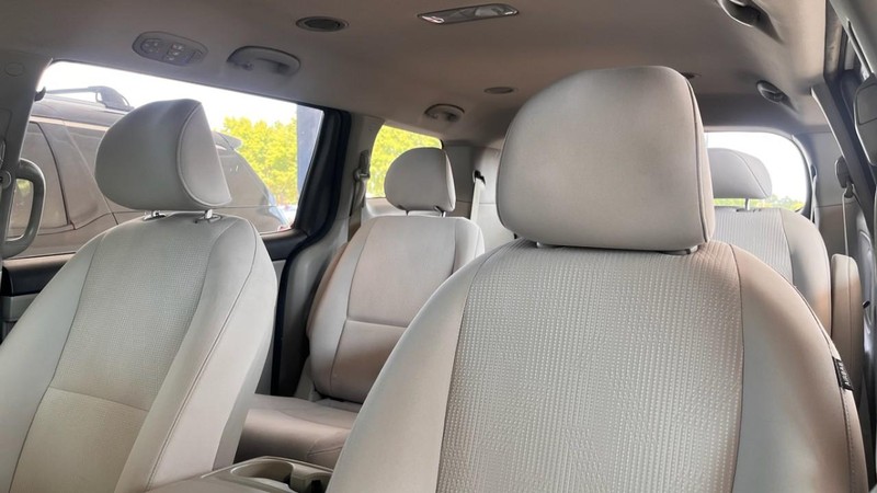Kia Sedona Vehicle Image 06