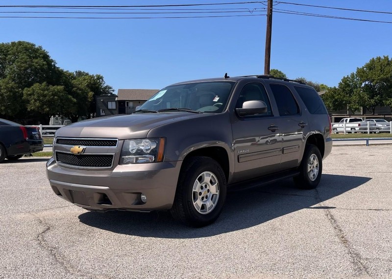Chevrolet Tahoe Vehicle Image 02