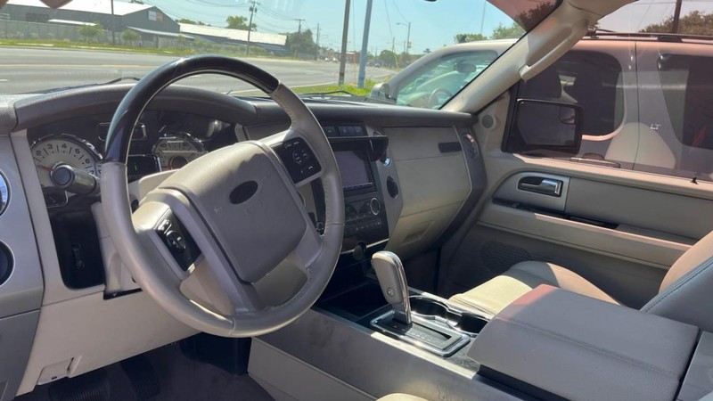Ford Expedition Vehicle Image 05