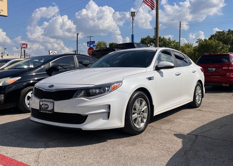 Kia Optima Vehicle Image 02