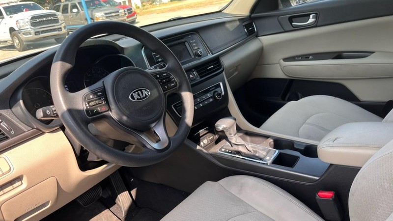 Kia Optima Vehicle Image 05