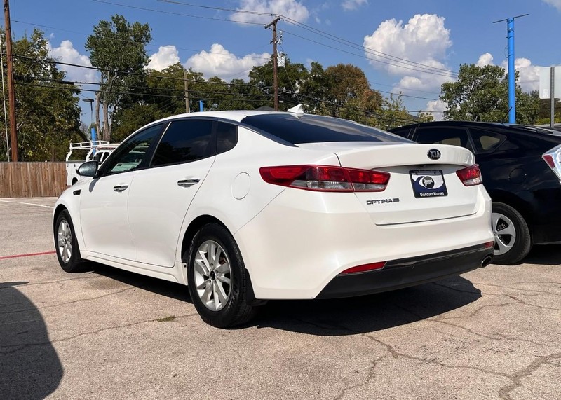 Kia Optima Vehicle Image 07