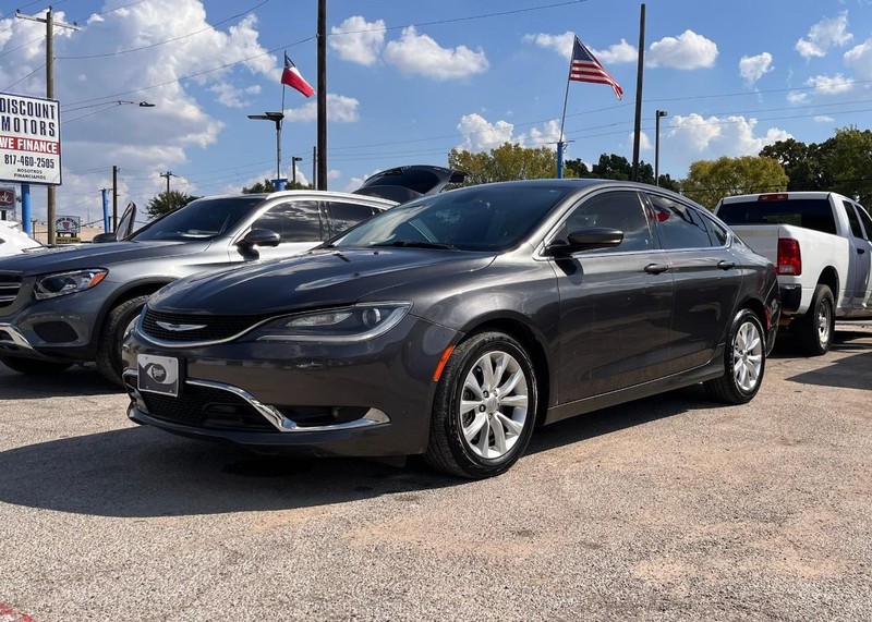 Chrysler 200 Vehicle Image 02