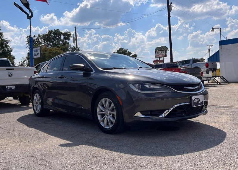Chrysler 200 Vehicle Image 03