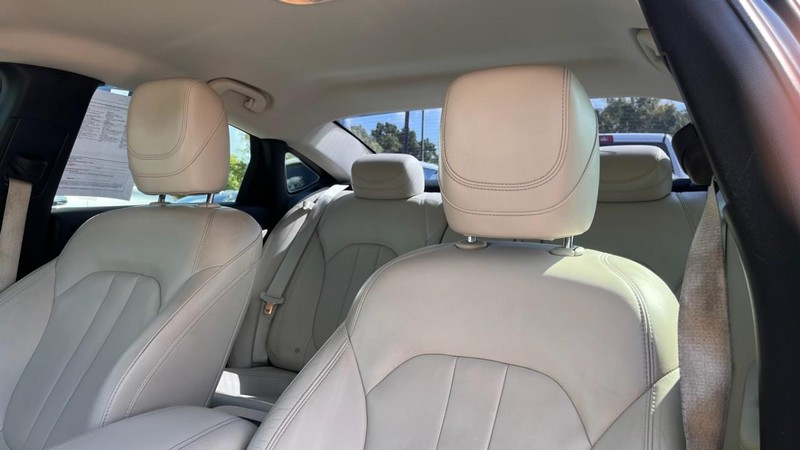 Chrysler 200 Vehicle Image 06
