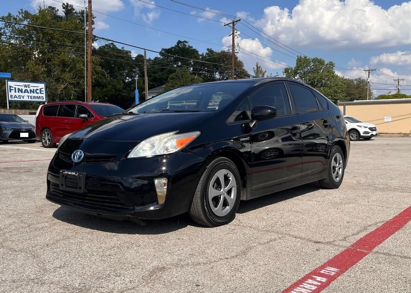 Toyota Prius Vehicle Image 02