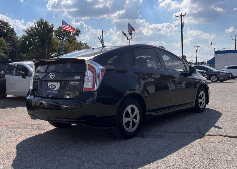 Toyota Prius Vehicle Image 04