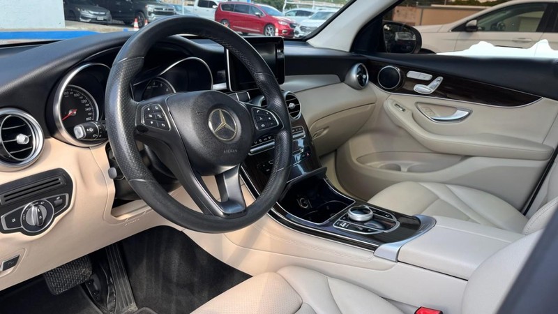 Mercedes-Benz GLC Vehicle Image 05