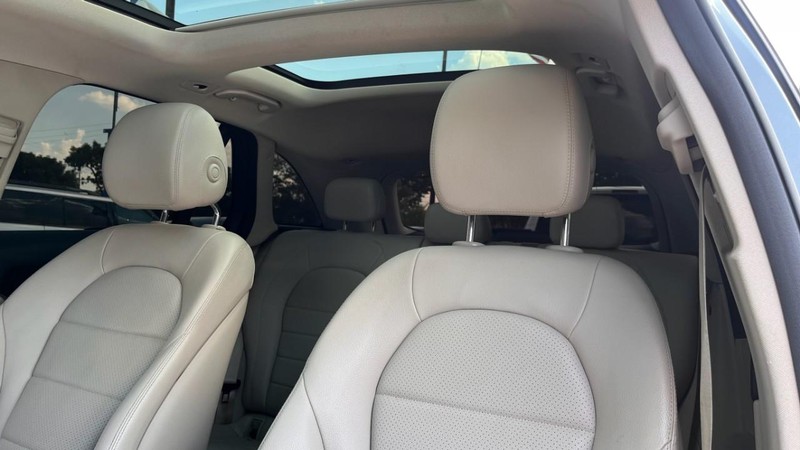 Mercedes-Benz GLC Vehicle Image 06