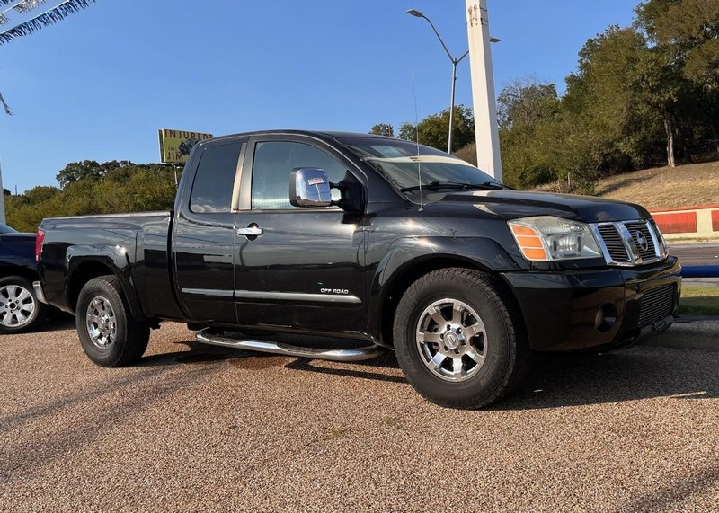 Nissan Titan Vehicle Image 03