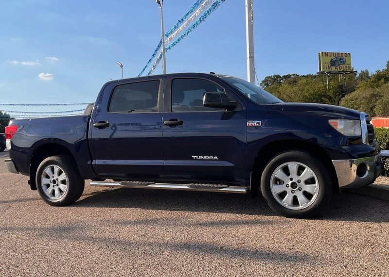 Toyota Tundra 2WD Truck Vehicle Image 03