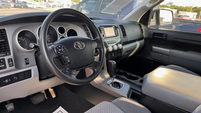 Toyota Tundra 2WD Truck Vehicle Image 04