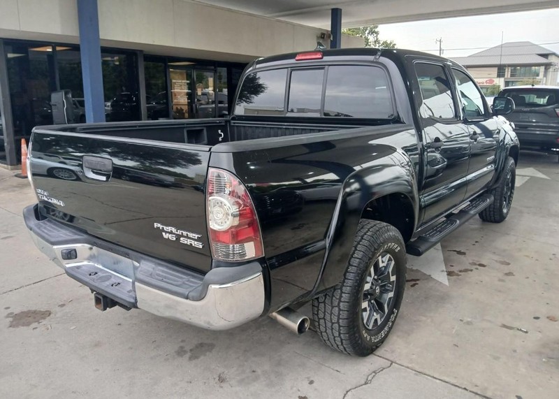 Toyota Tacoma Vehicle Image 03