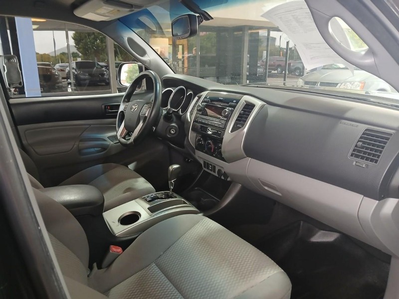 Toyota Tacoma Vehicle Image 04