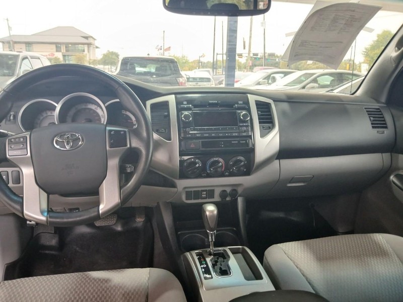 Toyota Tacoma Vehicle Image 05