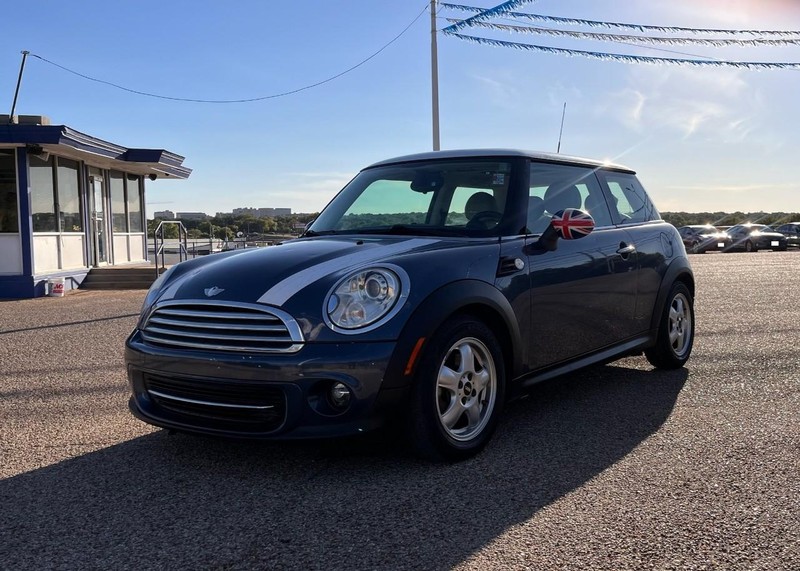 MINI Cooper Hardtop Vehicle Image 02