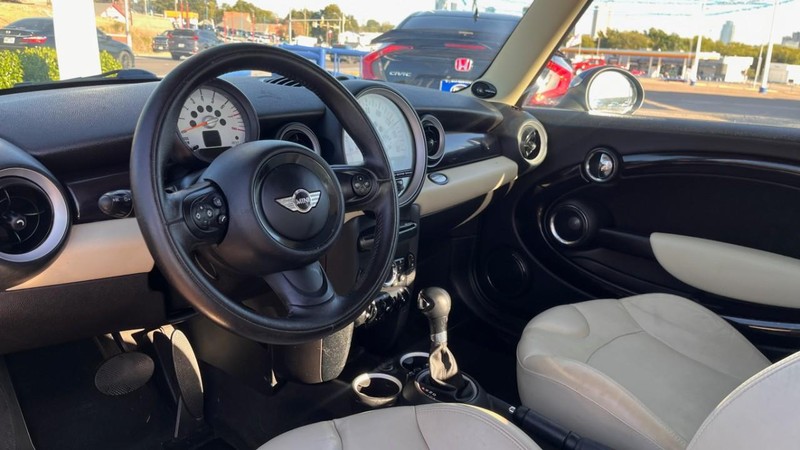 MINI Cooper Hardtop Vehicle Image 05