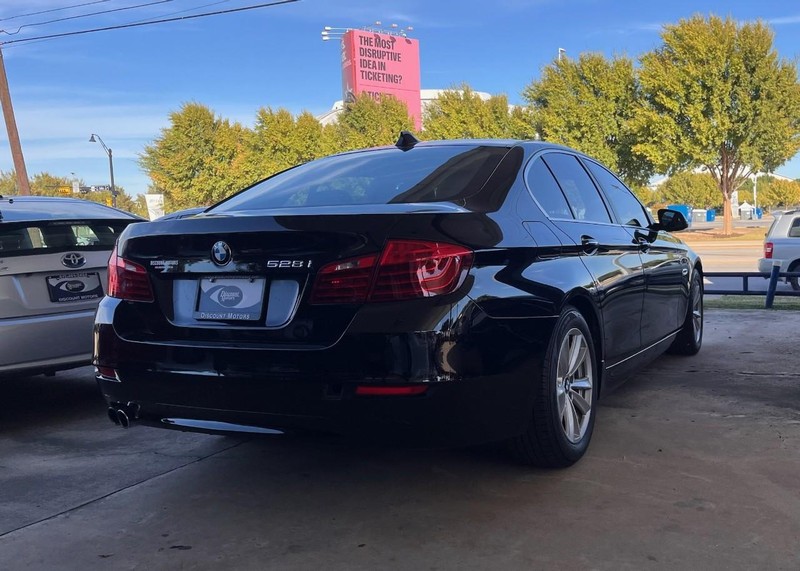 BMW 5 Series Vehicle Image 04