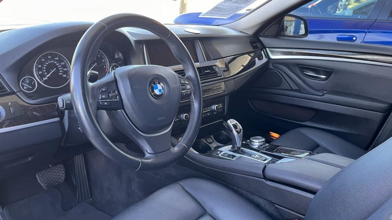 BMW 5 Series Vehicle Image 05