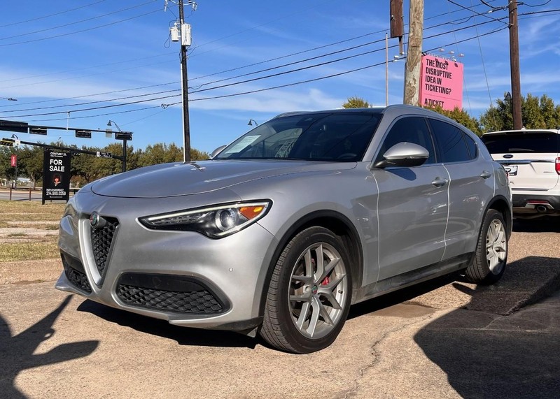 Alfa Romeo Stelvio Vehicle Image 02