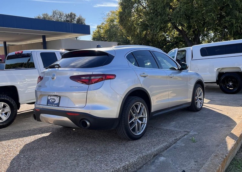 Alfa Romeo Stelvio Vehicle Image 04