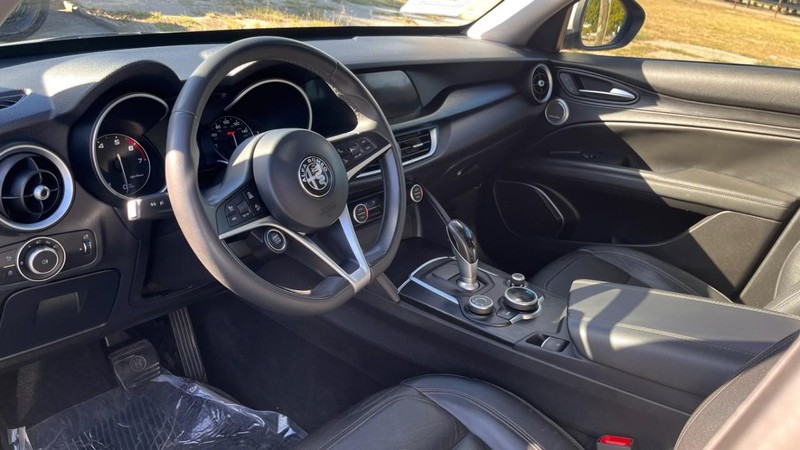 Alfa Romeo Stelvio Vehicle Image 05