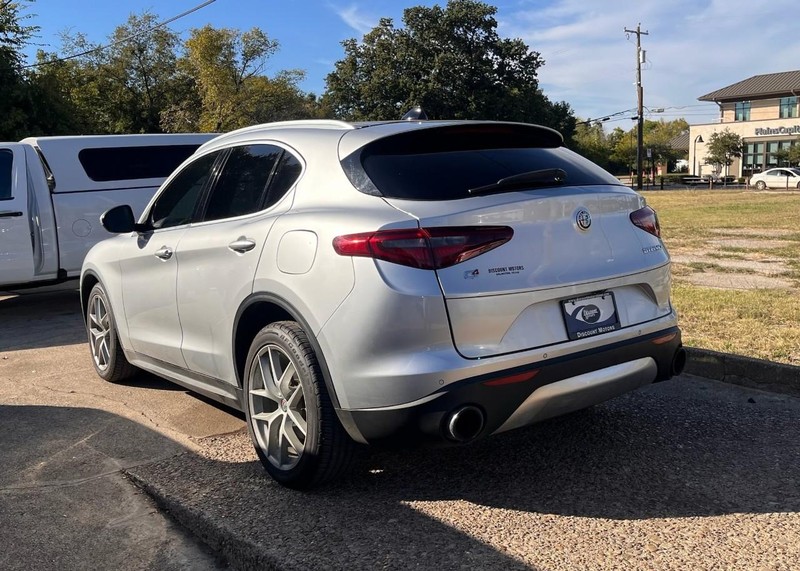 Alfa Romeo Stelvio Vehicle Image 07
