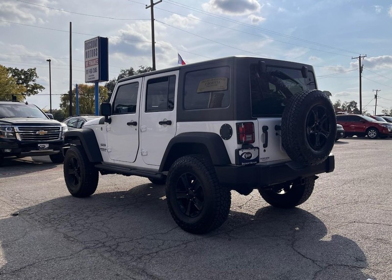 Jeep Wrangler Unlimited Vehicle Image 02