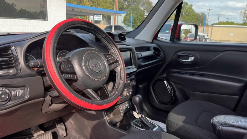 Jeep Renegade Vehicle Image 03