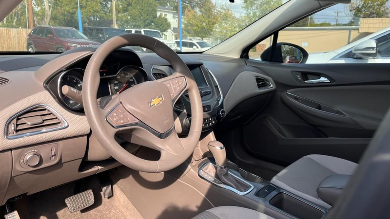 Chevrolet Cruze Vehicle Image 05