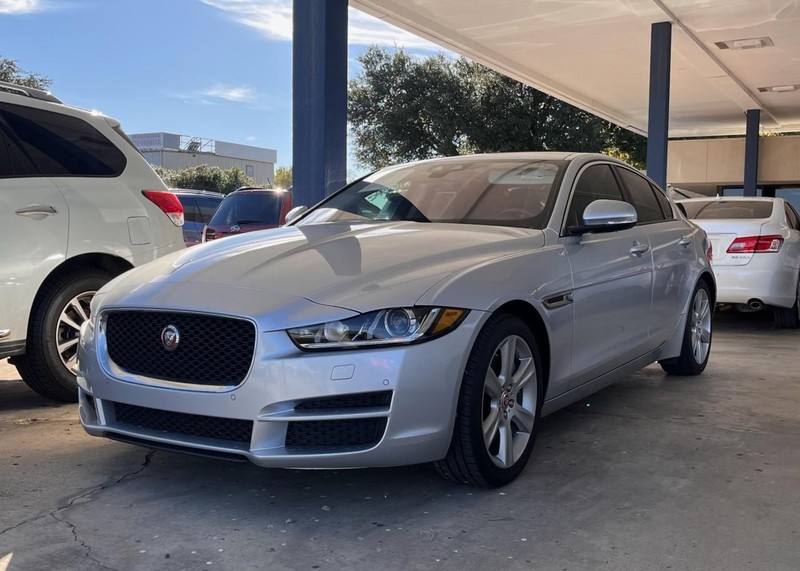Jaguar XE Vehicle Image 02