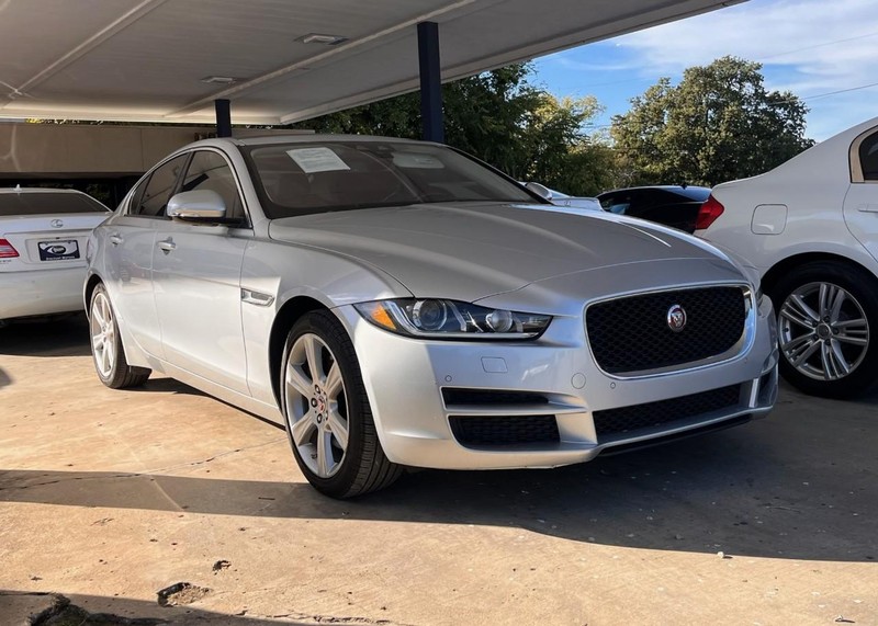 Jaguar XE Vehicle Image 03