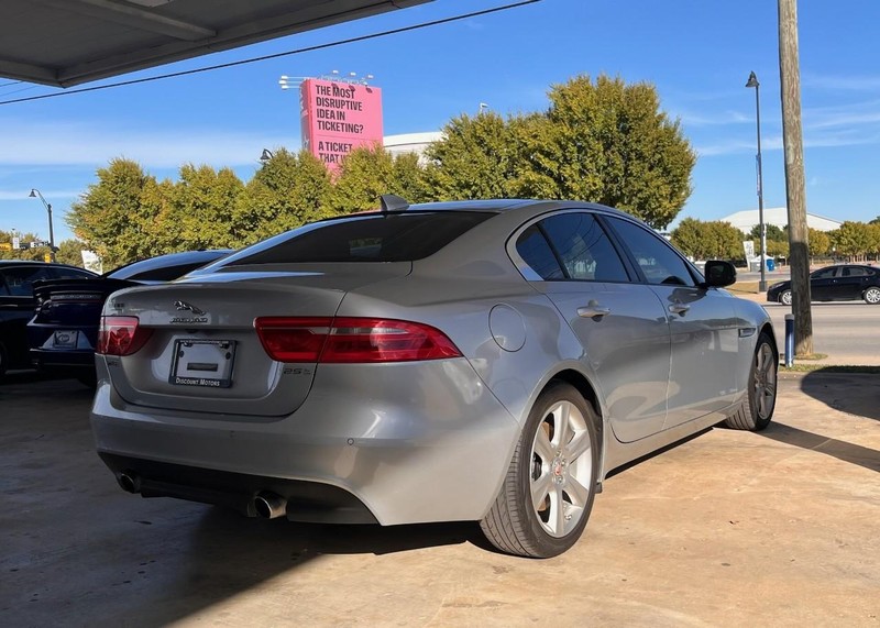 Jaguar XE Vehicle Image 04