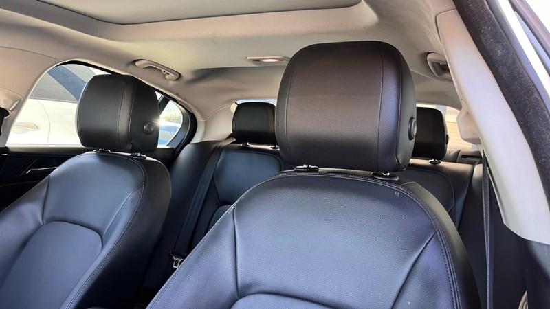 Jaguar XE Vehicle Image 06