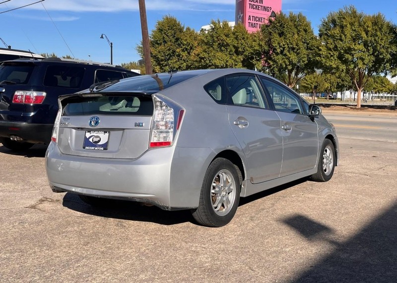 Toyota Prius Vehicle Image 04