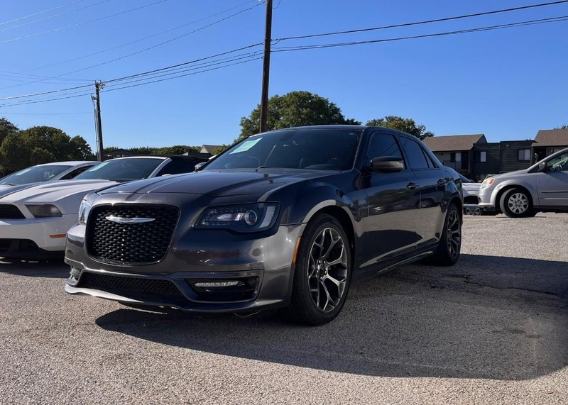 Chrysler 300 Vehicle Image 02