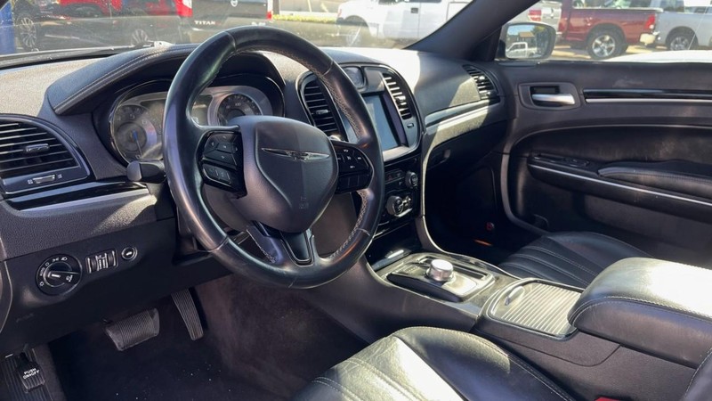 Chrysler 300 Vehicle Image 05