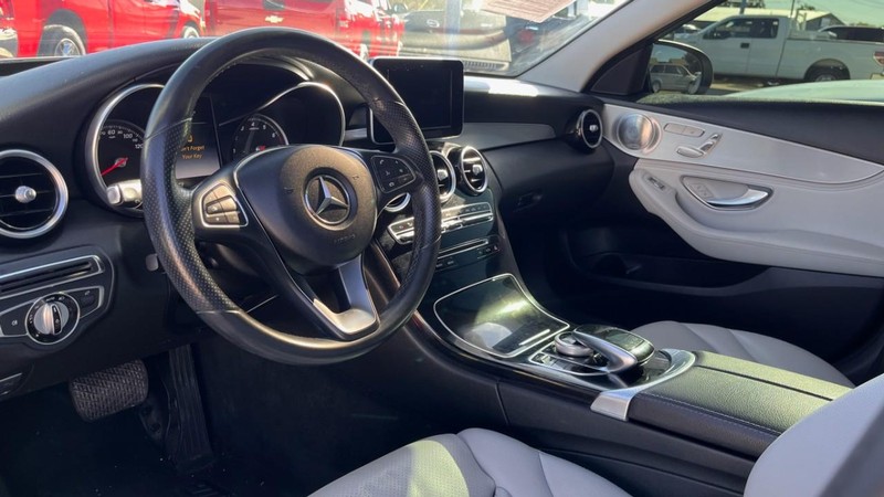 Mercedes-Benz C-Class Vehicle Image 05