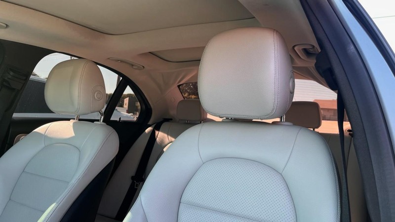 Mercedes-Benz C-Class Vehicle Image 06