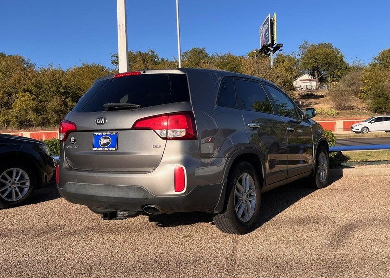 Kia Sorento Vehicle Image 04